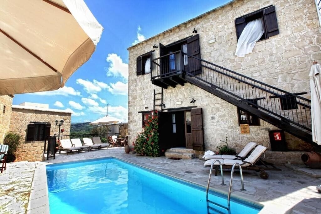 Hotel Leonidas Village Houses 3*