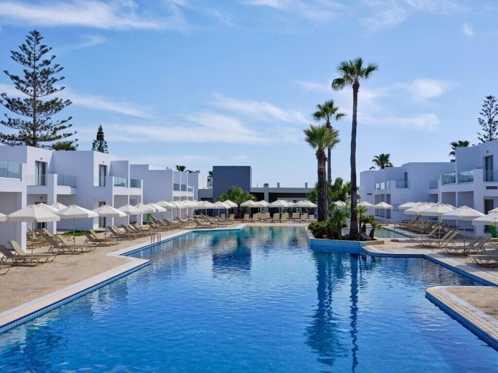 Hotel Panthea Holiday Village 4*
