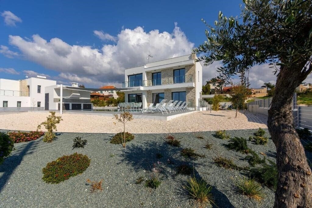 Отель Villa Andromeda Sea Caves 4*