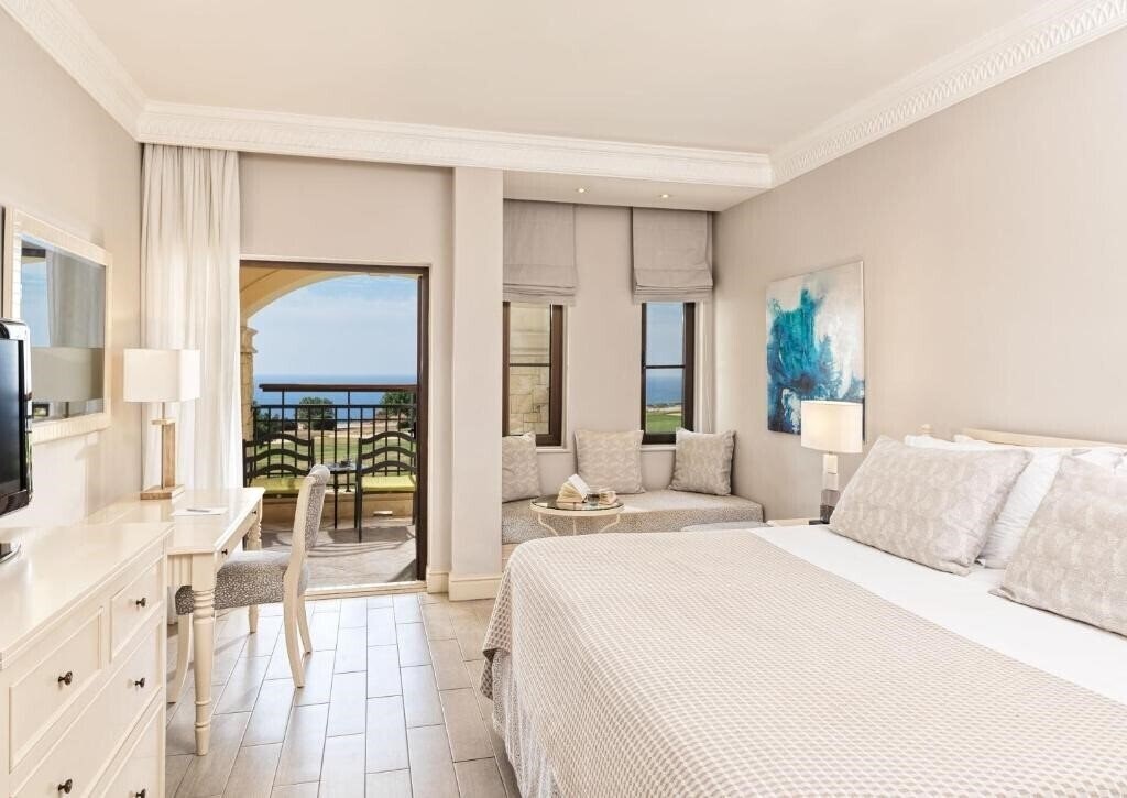Картинка Aphrodite Hills Resort 5*