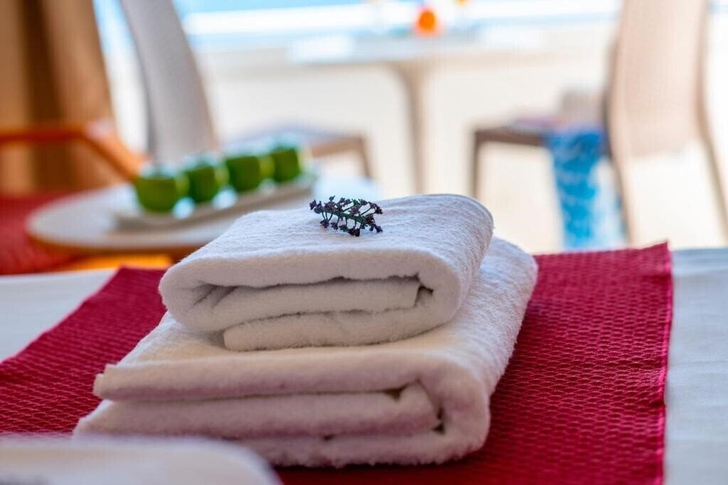 Imaginea Queens Bay 3*