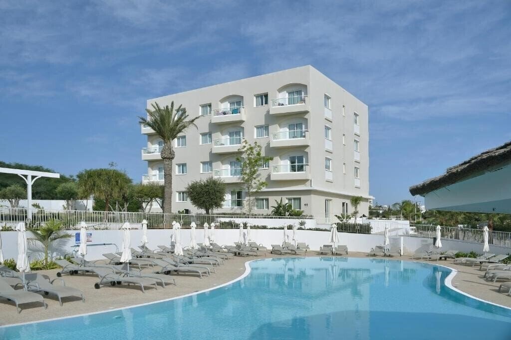 Отель Sunrise Gardens 3*