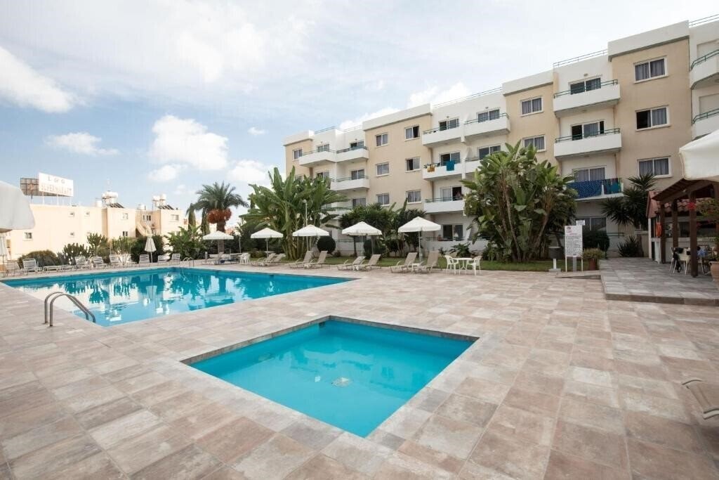 Imaginea Debbiexenia Hotel 3*