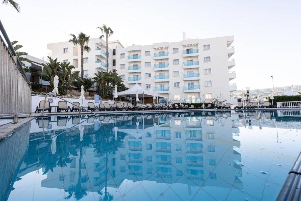 Отель Trizas Hotel Aparts 3*