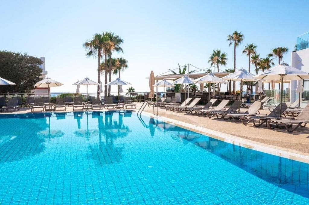 Hotel Leonardo Crystal Cove Hotel & SPA 4*