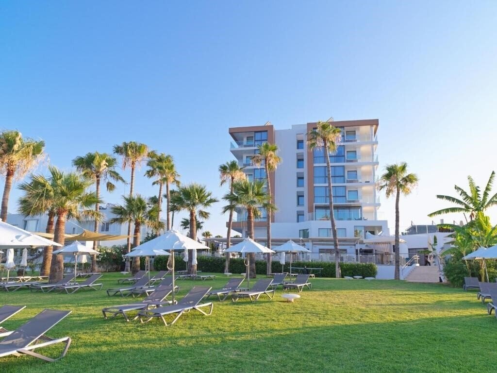 Imaginea Leonardo Crystal Cove Hotel & SPA 4*