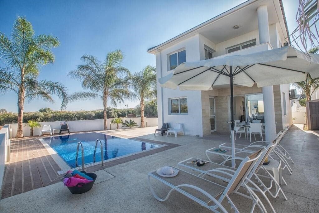 Hotel Flouressia Gardens & Villas 2*