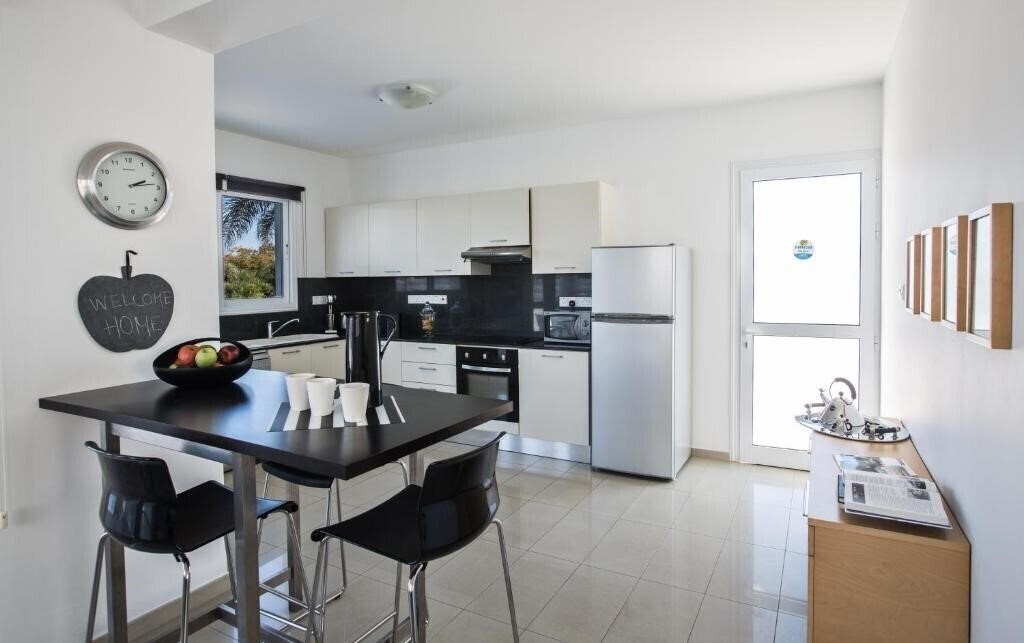 Imaginea Flouressia Gardens & Villas 2*