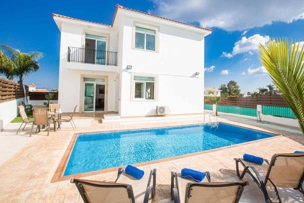Отель Mesogios Villas 4*