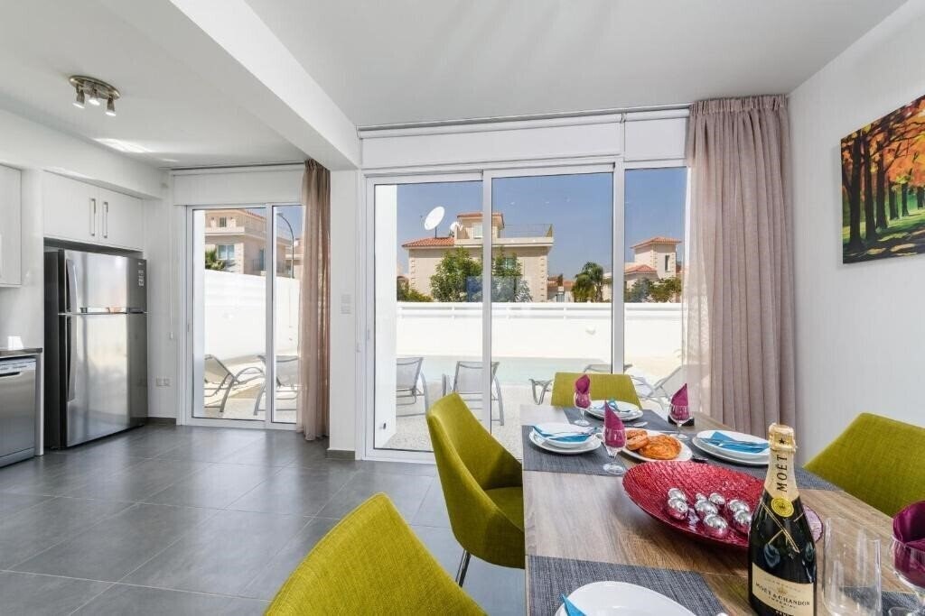 Imaginea Green Bay Villas 3*