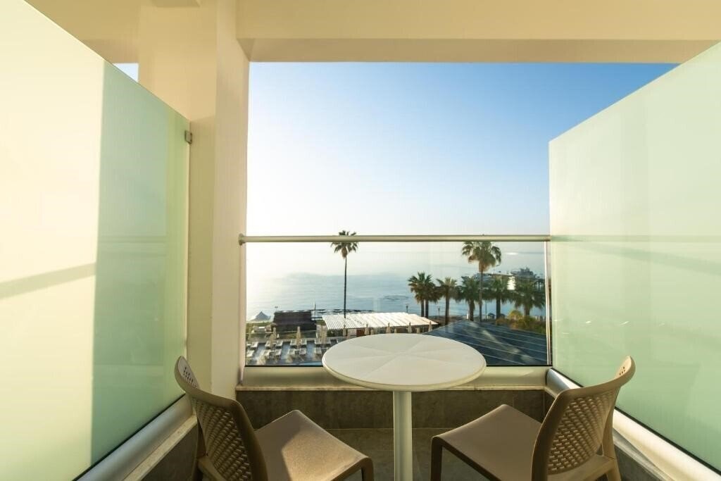 Imaginea Evalena Beach Hotel 3*