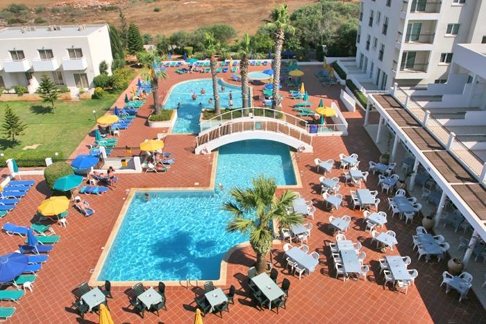 Отель Paramount Apts 3*