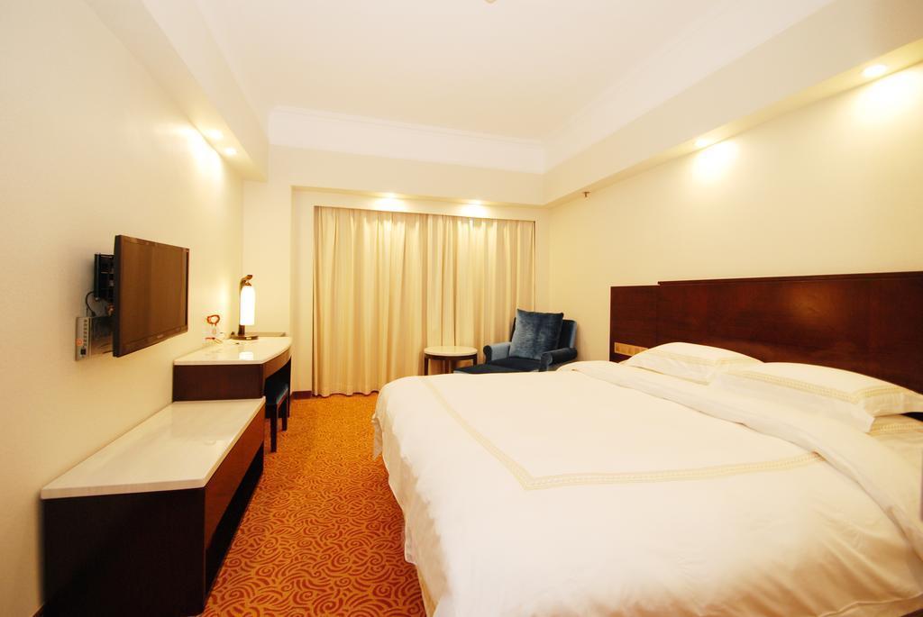 Fotografii Overseas Chinese Friendship 3*