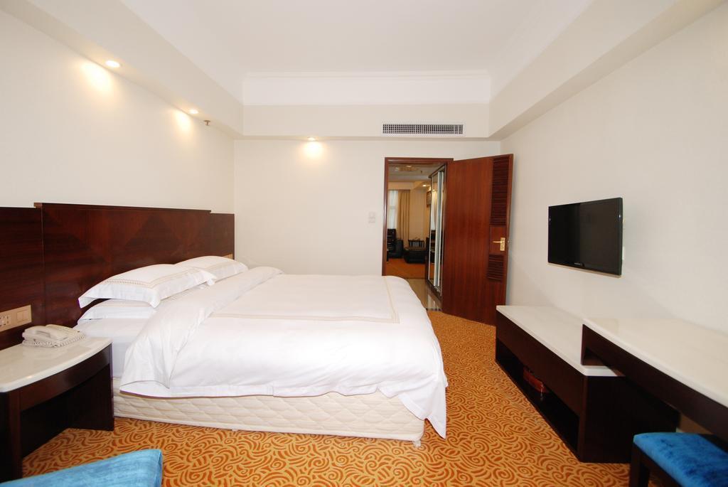 Imaginea Overseas Chinese Friendship 3*