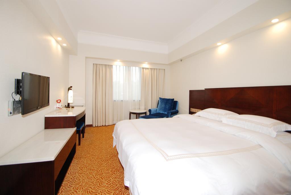 Imaginea Overseas Chinese Friendship 3*