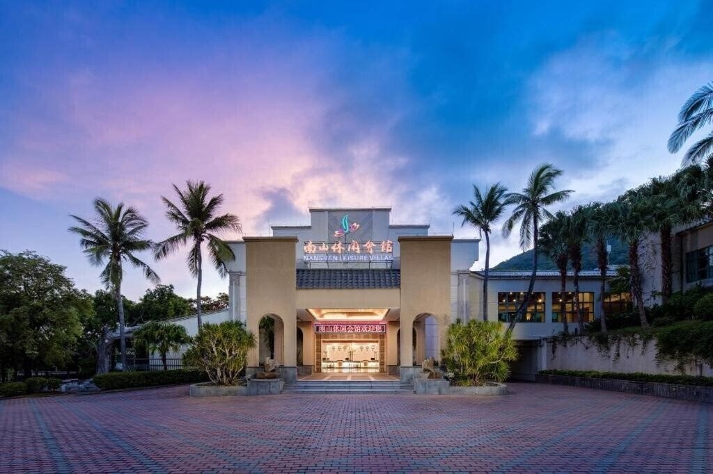 Отель Sanya Nanshan Leisure Villas 4*