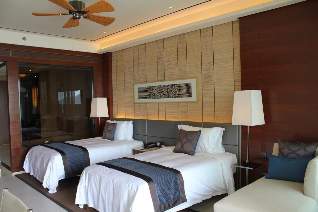 Huayu resort spa yalong bay 5