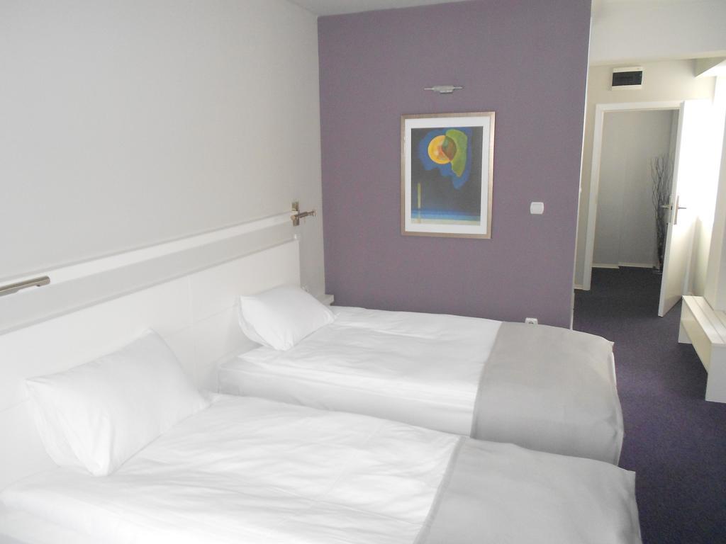 Fotografii Leonardo 3*