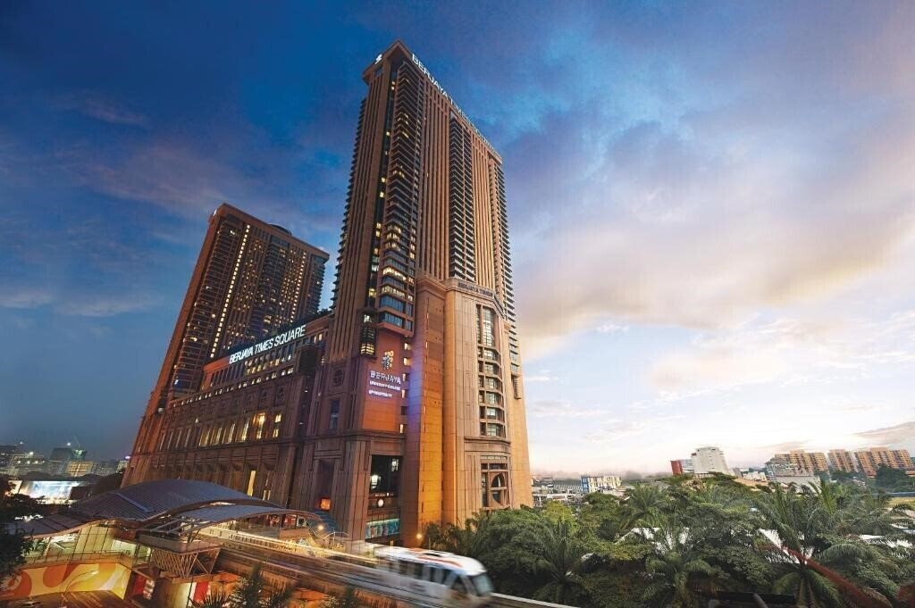 Отель Berjaya Times Square 4*
