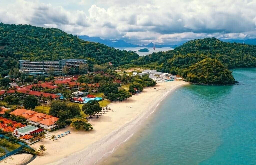 Hotel Holiday Villa Beach Resort & SPA 4*