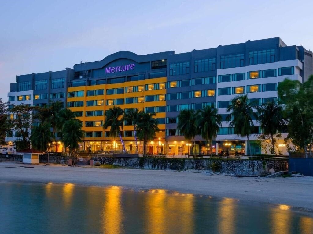 Отель Mercure Penang Beach Hotel 4*