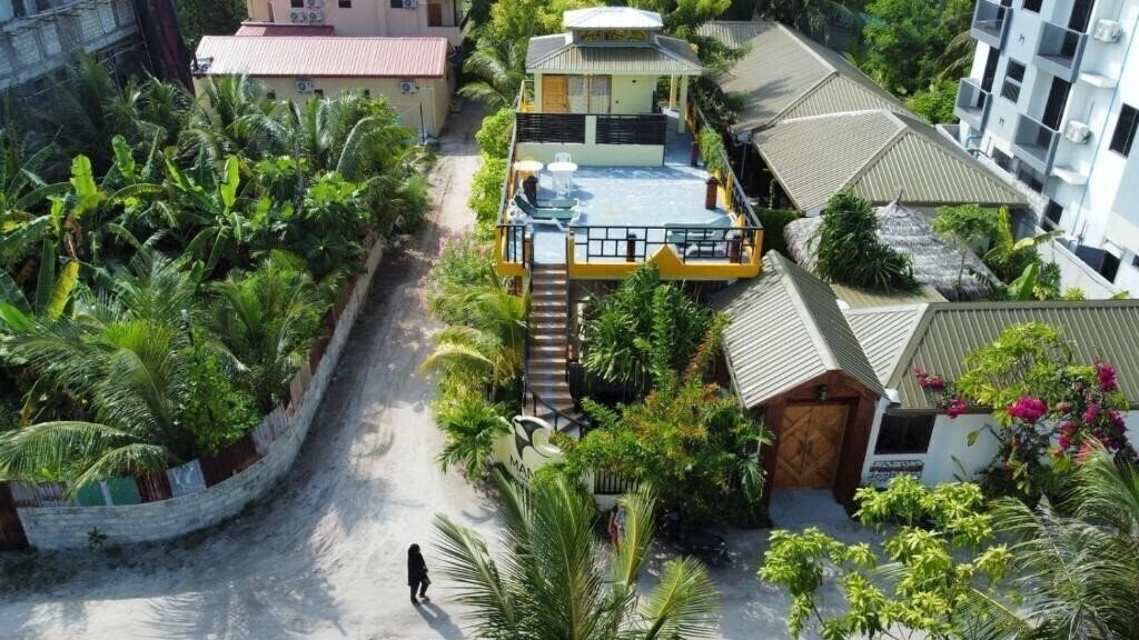 Fotografii Manta Dhangethi Guest House коттедж