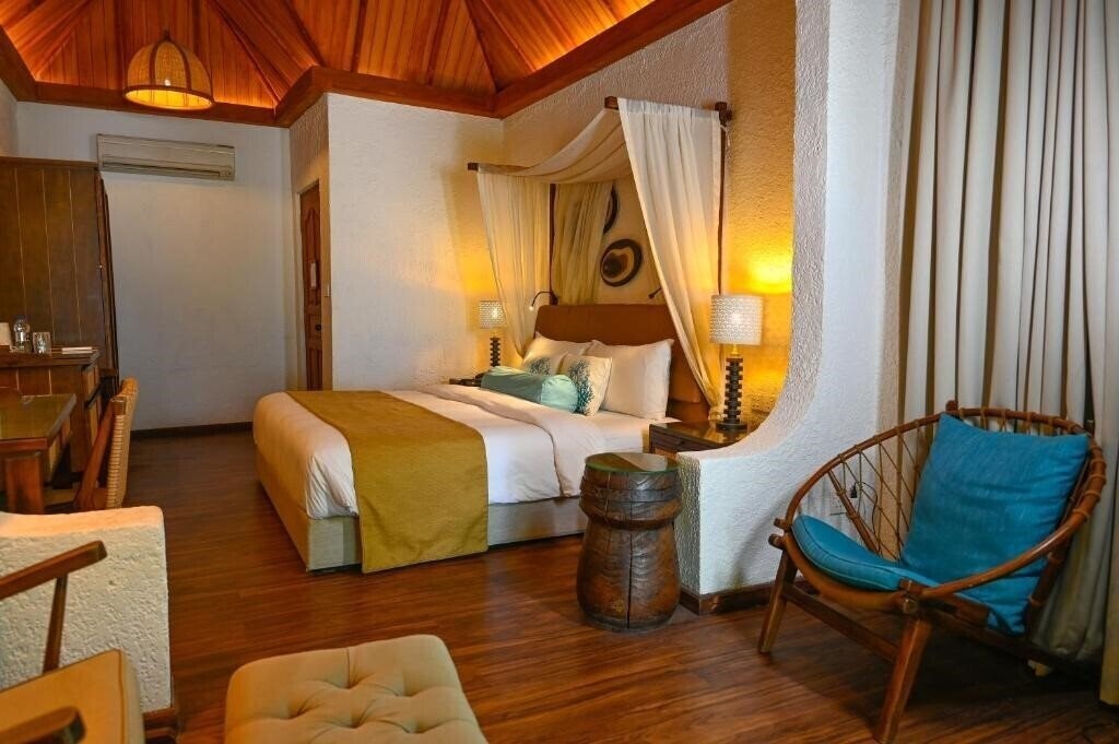 Imaginea Makunudu Island Resort 4*