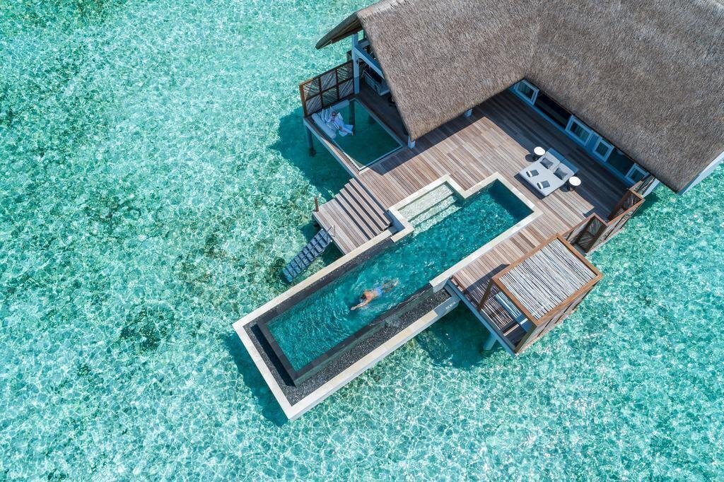 Отель Four Seasons Explorer 5*