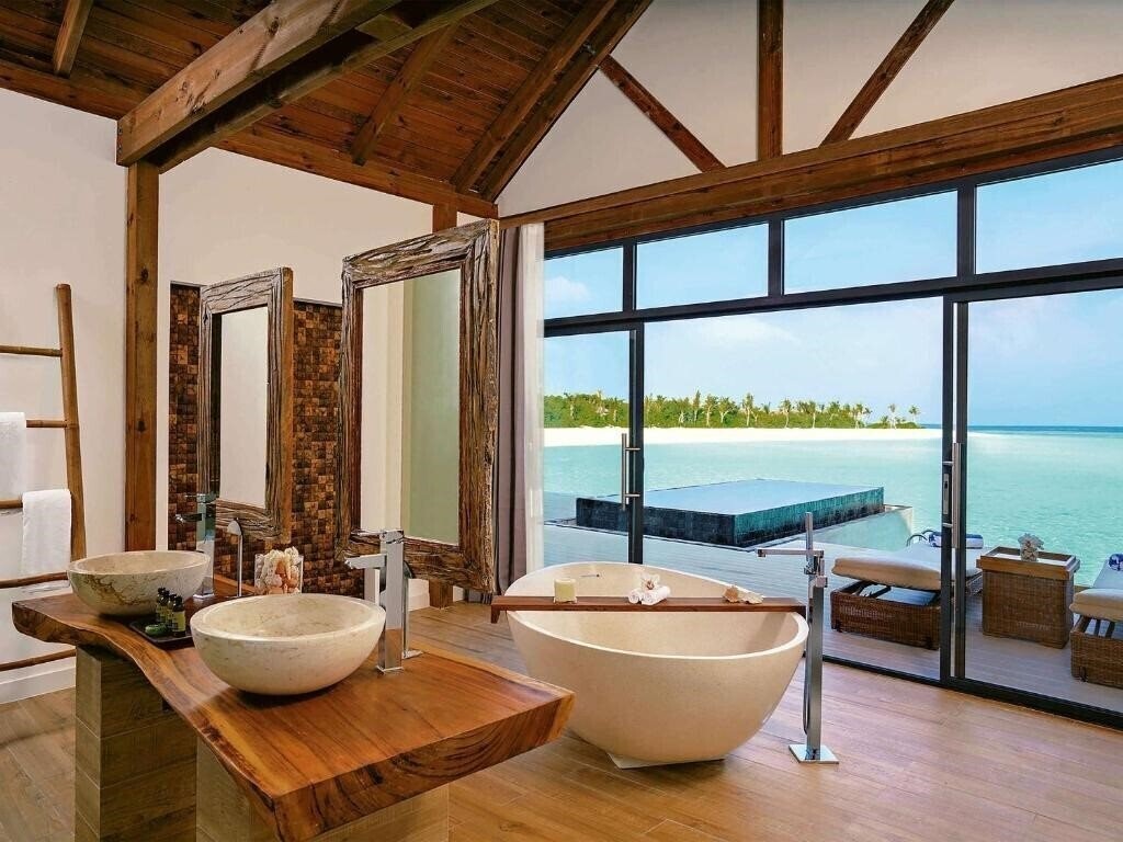 Imaginea Movenpick Resort Kuredhivaru Maldives 5*