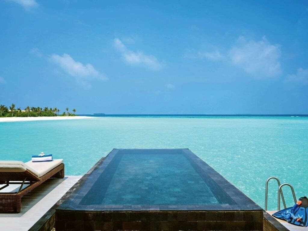 Imaginea Movenpick Resort Kuredhivaru Maldives 5*