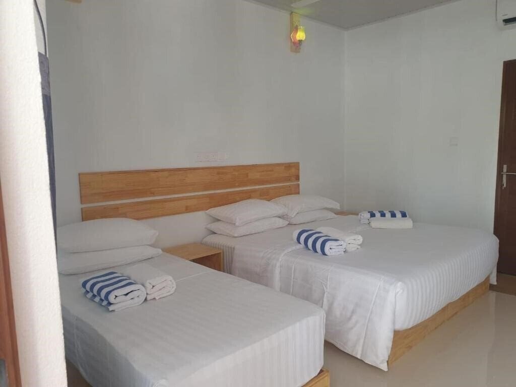 Imaginea Summer Sky Thoddoo Guest House гостиный двор