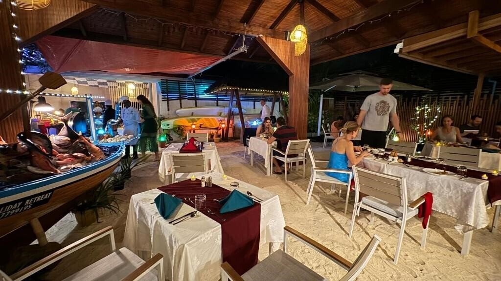 Фото Alimas Retreat Felidhoo Guest House гостиный двор