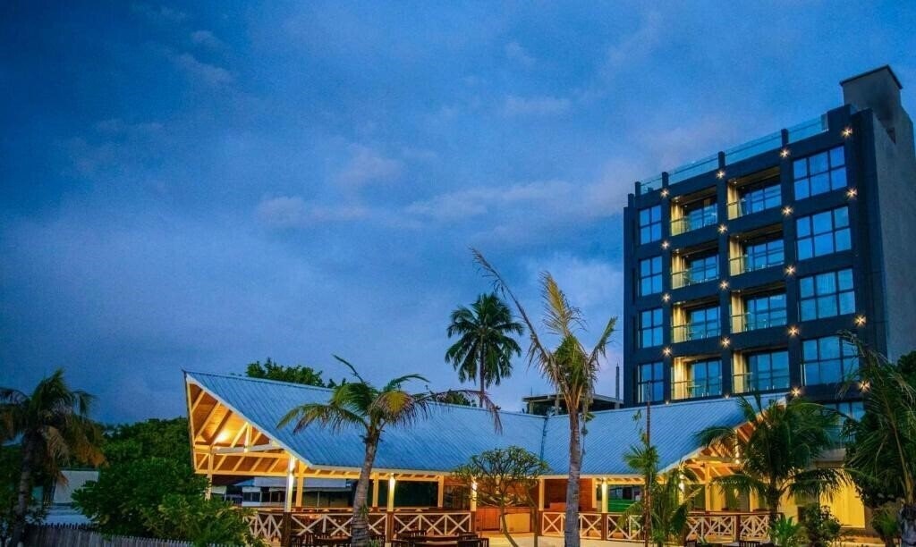 Отель Beach Hotel Guraidhoo 3*