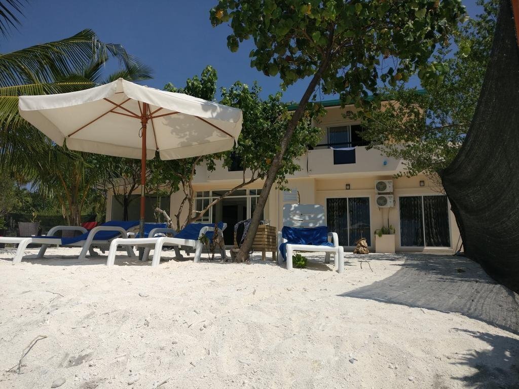 Imaginea The Crown Beach Hotel Guest House 3*