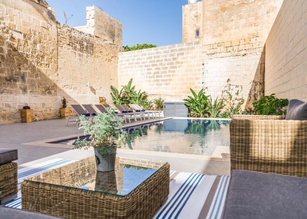 Imaginea De Rohan 4*