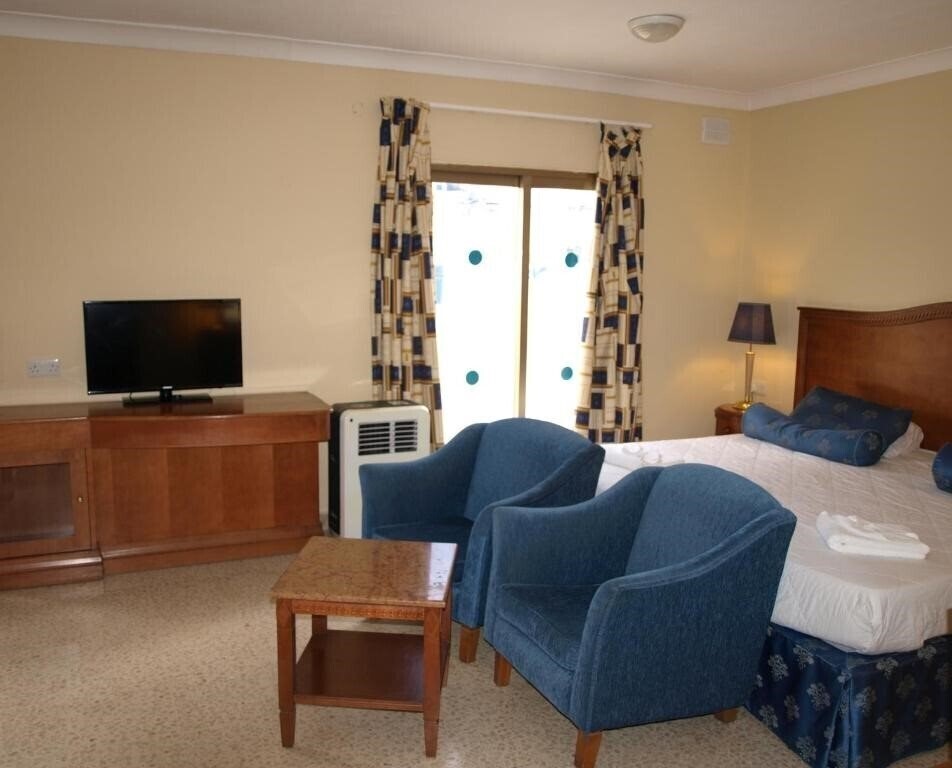 Imaginea La Vallett & George's Park Resort 3*