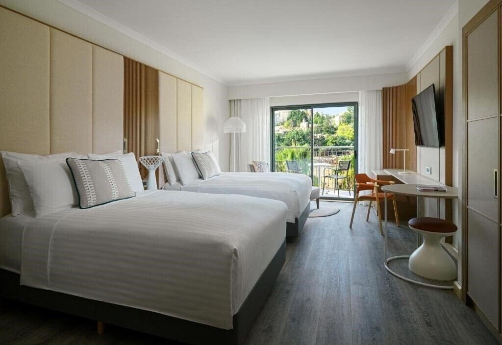 Imaginea Le Meridien St. Julians Hotel & SPA 5*