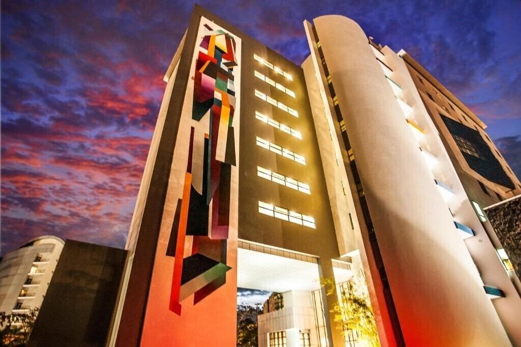 Imaginea Hennessy Park Hotel 4*