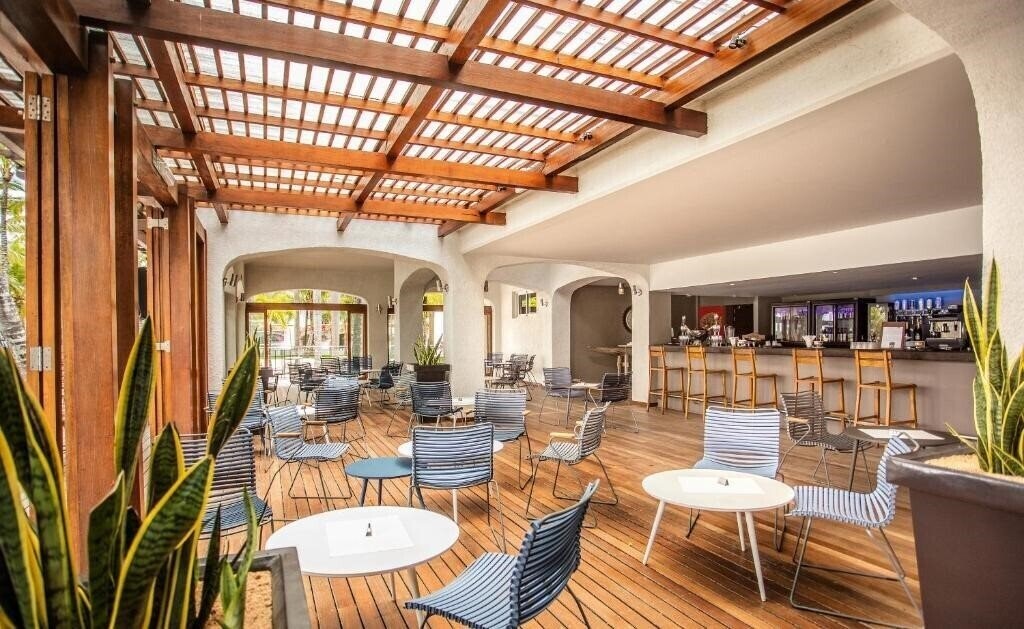 Imaginea Mauricia Beachcomber Resort & SPA 4*