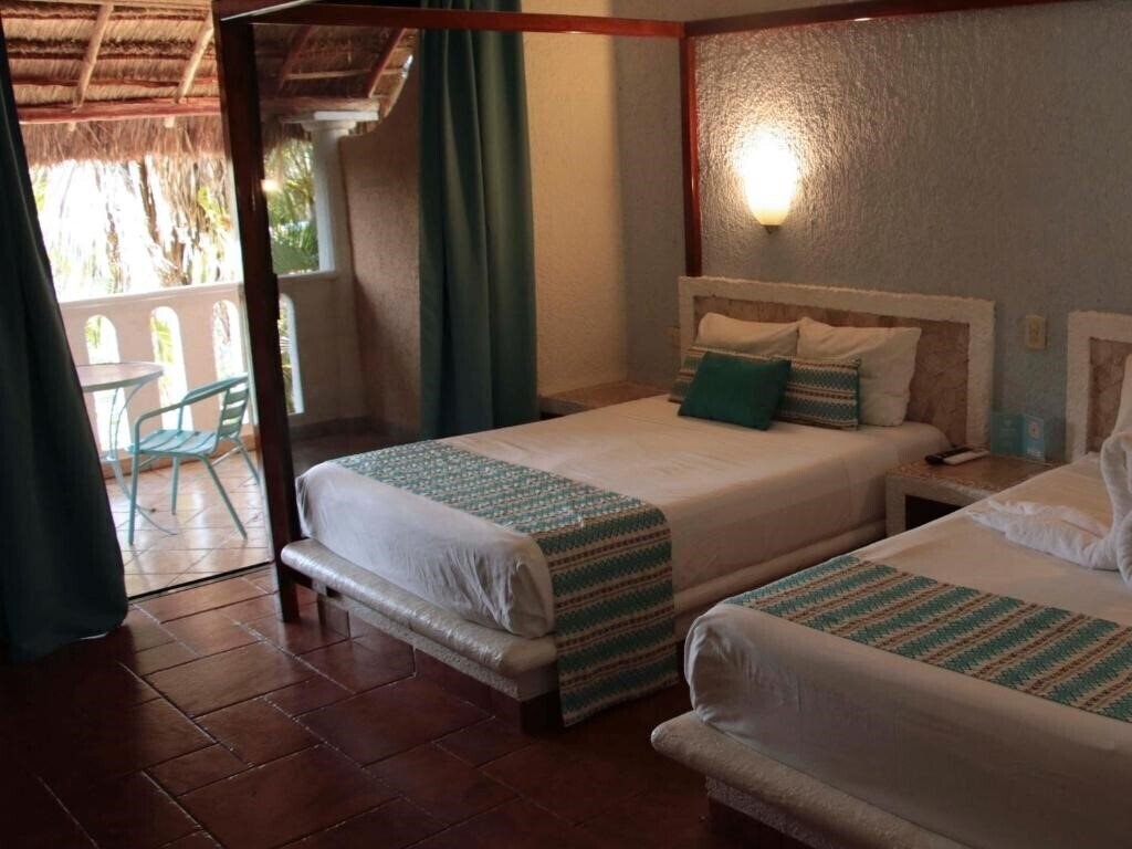 Fotografii La Mision 3*