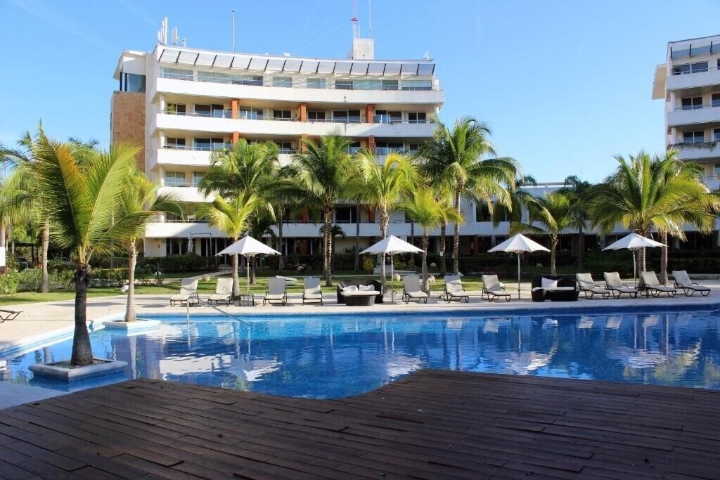 Hotel Aak-Bal Beach Condos 3*