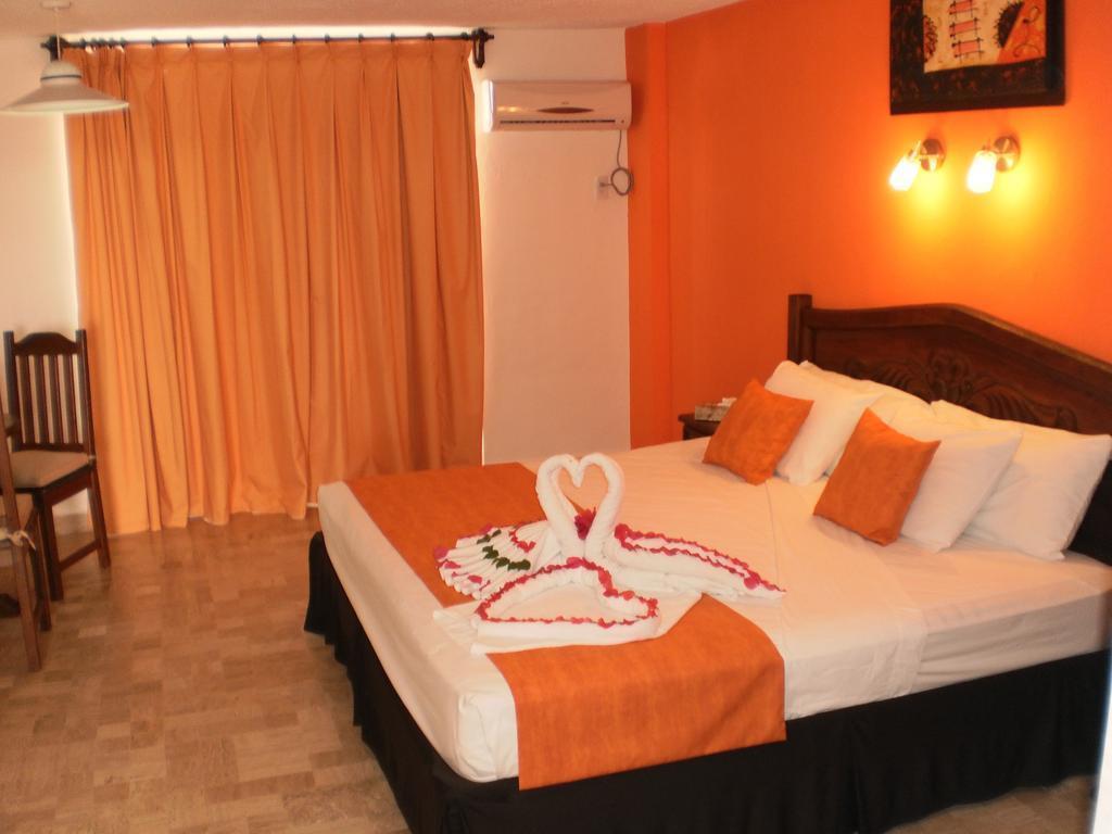 Hotel Calypso Cancun 3*