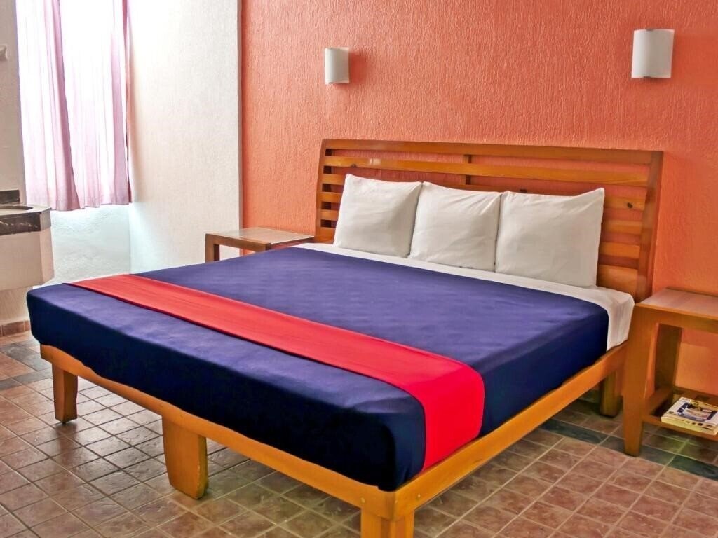 Отель Soberanis Hostal 3*