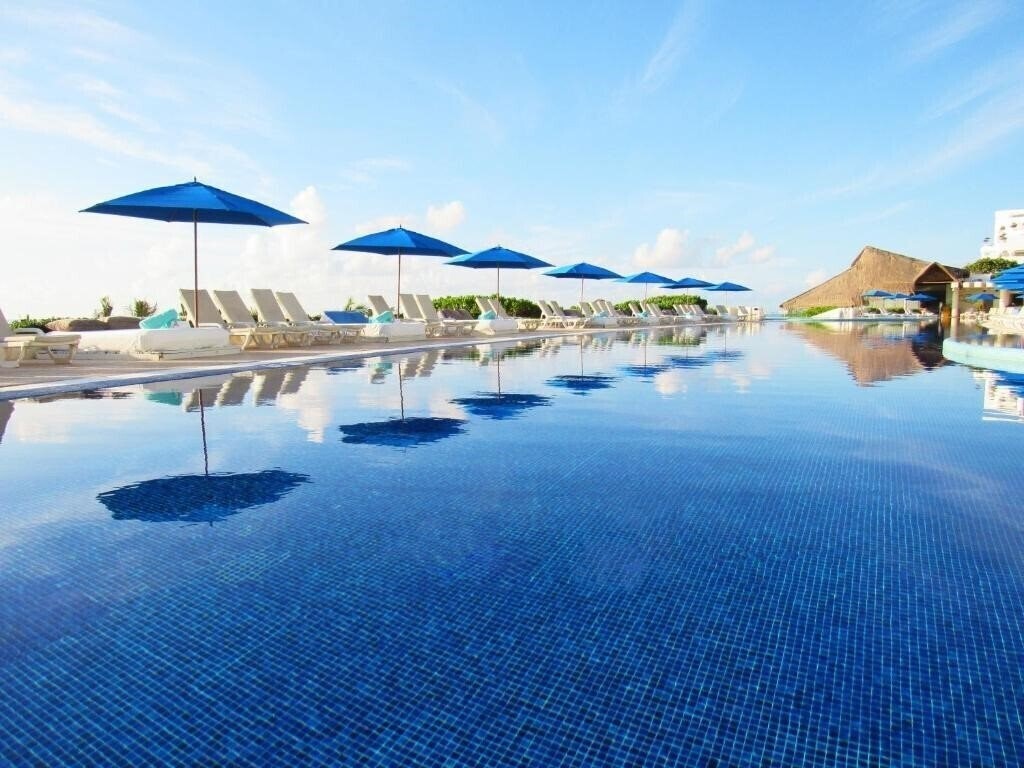 Hotel Live Aqua Cancun 5*