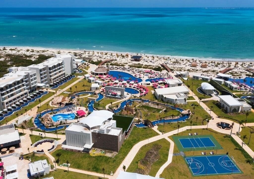 Отель Planet Hollywood Beach Resort Cancun 5*