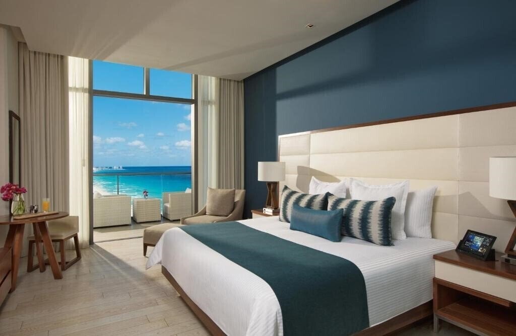 Отель Secrets The Vine Cancun 5*