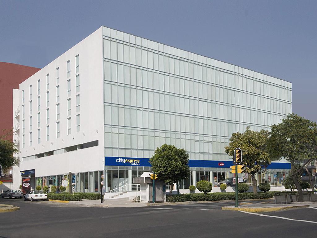 Hotel City Express Plus Insurgentes Sur 4*