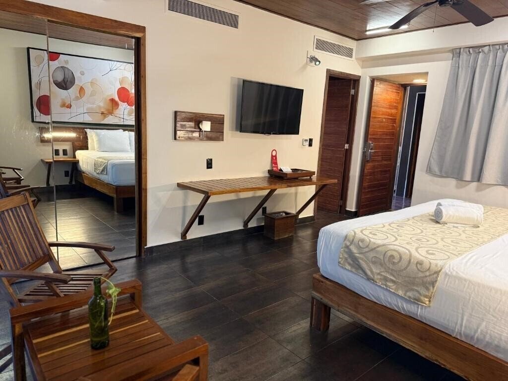 Фото Hotel Kavia 5th Avenida (ex. La Reina Roja Hotel Boutique, Reina Roja Hotel) 4*