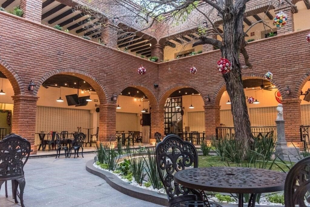 Imaginea El Punto 4*