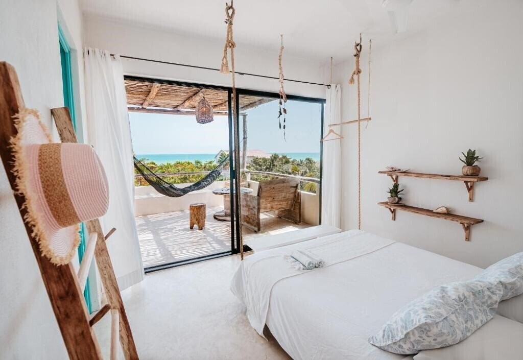 Отель Lunarena Boutique Beach Hotel (ex. Lun Arena Boutique Beach Hotel, Lunarena Barefoot Hotel & Kite School) 3*